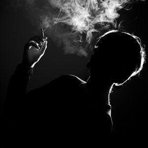 烟雾缭绕下的隐秘心声，解读吸烟影像中的哀愁与沉思 - 5 - 635香烟网