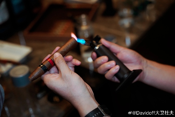 探索大卫杜夫小雪茄，品味奢华与精致生活的艺术 - 1 - 635香烟网