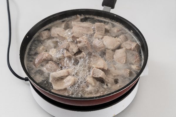 炒五花肉需要焯水吗 冷冻猪肉可以直接炒吗