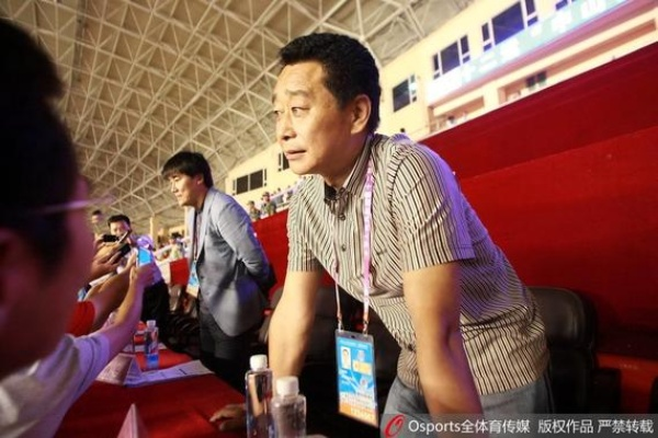 阿尔滨老板赵明阳:从商界精英到足球梦想的领航者 阿尔滨老板赵明阳:从商界精英到足球梦想的领航者