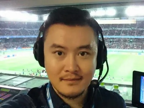 贺炜解说:用声音雕刻时光的足球诗人 贺炜解说:用声音雕刻时光的足球诗人