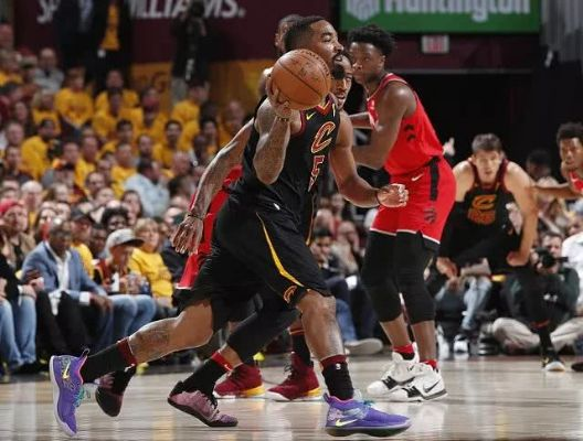 NBA东部决赛巅峰对决:骑士vs猛龙,谁能问鼎总决赛? NBA东部决赛巅峰对决:骑士vs猛龙,谁能问鼎总决赛?