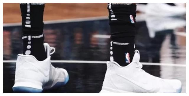NBA球员穿的长筒袜子:不只是时尚,更是赛场上的秘密武器 NBA球员穿的长筒袜子:不只是时尚,更是赛场上的秘密武器