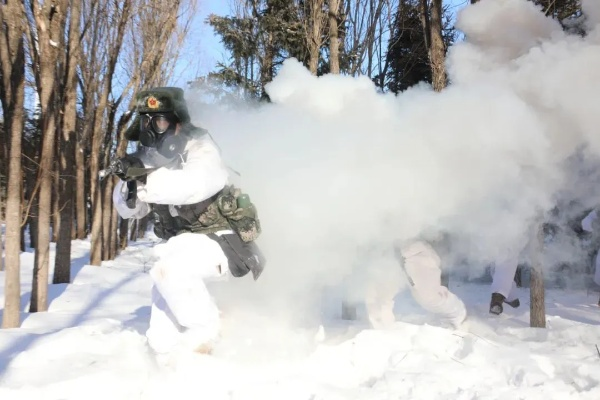 “雪战到底”:一场热血沸腾的冬季极限挑战 “雪战到底”:一场热血沸腾的冬季极限挑战