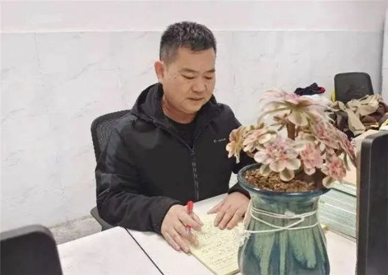 范春玲:从平凡到非凡,她用坚持书写人生华章 范春玲:从平凡到非凡,她用坚持书写人生华章