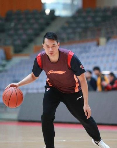 陈江华年龄揭秘:从篮球天才到教练的成长之路 陈江华年龄揭秘:从篮球天才到教练的成长之路