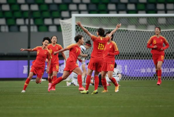青奥会女足决赛:青春绽放绿茵场,铿锵玫瑰再创辉煌 青奥会女足决赛:青春绽放绿茵场,铿锵玫瑰再创辉煌