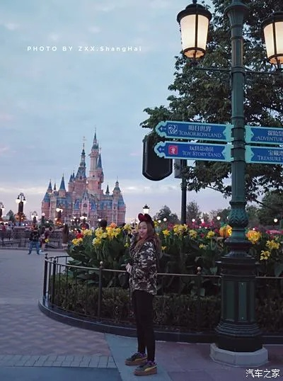 我在迪尼斯的奇幻之旅:一个普通游客的真实体验与感动 我在迪尼斯的奇幻之旅:一个普通游客的真实体验与感动