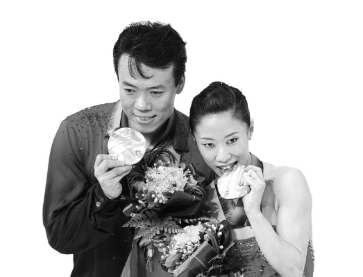 申雪赵宏博冰上婚礼:浪漫与坚韧交织的冰雪童话 申雪赵宏博冰上婚礼:浪漫与坚韧交织的冰雪童话