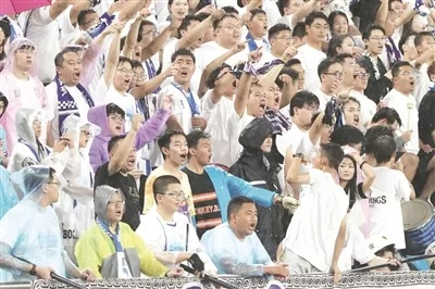 皇马中国行引爆天津:一场足球盛宴点燃年轻球迷的热情 皇马中国行引爆天津:一场足球盛宴点燃年轻球迷的热情