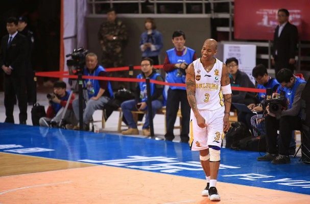 马布里:从NBA球星到CBA传奇的励志人生 马布里:从NBA球星到CBA传奇的励志人生