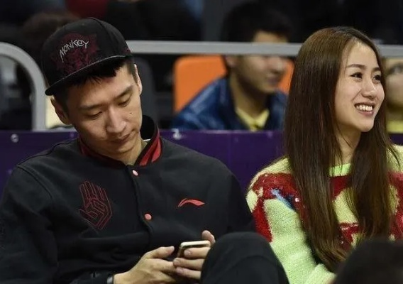陈露车震事件引热议:年轻人该如何看待隐私与道德边界? 陈露车震事件引热议:年轻人该如何看待隐私与道德边界?