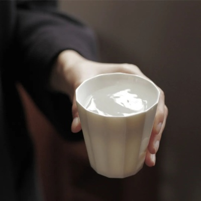 “胜杯”为何成为年轻人追捧的爆款?揭秘它的独特魅力 “胜杯”为何成为年轻人追捧的爆款?揭秘它的独特魅力