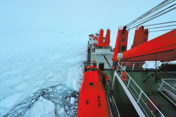 雪龙号破冰船:中国极地科考的“钢铁巨兽”有多硬核? 雪龙号破冰船:中国极地科考的“钢铁巨兽”有多硬核?