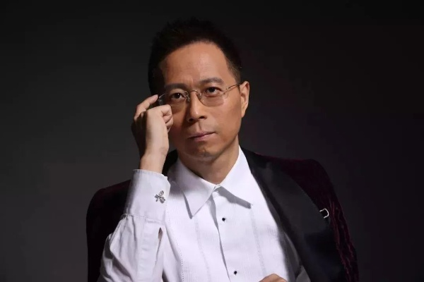 黄健翔与贺炜:中国足球解说界的双子星 黄健翔与贺炜:中国足球解说界的双子星