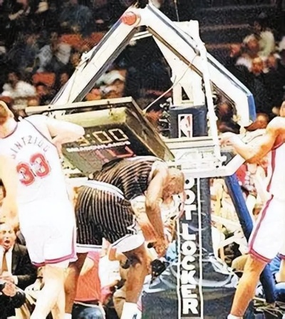 NBA诡异照片:赛场背后的神秘瞬间 NBA诡异照片:赛场背后的神秘瞬间