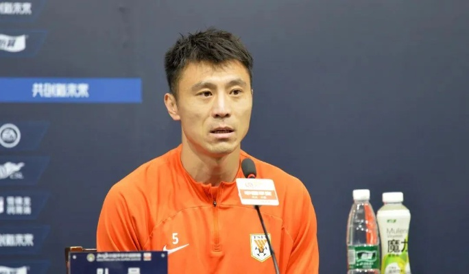 郑铮鲁能:忠诚与坚守,诠释足球精神的真谛 郑铮鲁能:忠诚与坚守,诠释足球精神的真谛