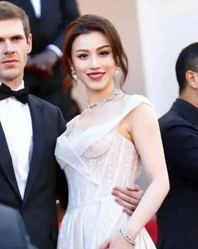 男演员公开否认出轨葛天 真相究竟如何?网友热议不断 男演员公开否认出轨葛天 真相究竟如何?网友热议不断