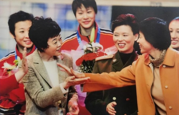 从女排传奇到人生导师:陈招娣用拼搏精神照亮无数人的前行之路 从女排传奇到人生导师:陈招娣用拼搏精神照亮无数人的前行之路