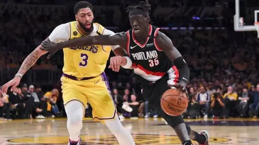 NBA湖人vs开拓者8月23号精彩对决复盘:战术分析与亮点回顾 NBA湖人vs开拓者8月23号精彩对决复盘:战术分析与亮点回顾