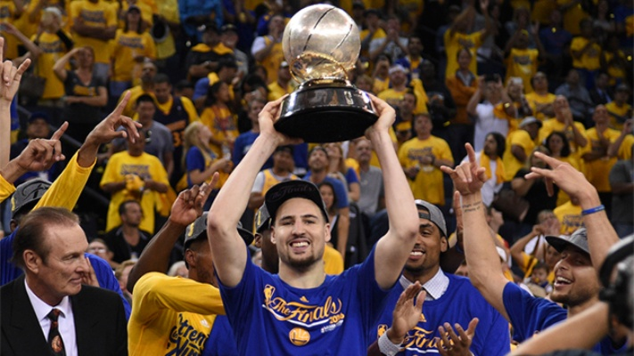 2015年NBA总决赛:勇士VS雷霆,巅峰对决的火花四溅 2015年NBA总决赛:勇士VS雷霆,巅峰对决的火花四溅