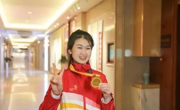 钟玲:从平凡女孩到世界冠军,我的追梦之路 钟玲:从平凡女孩到世界冠军,我的追梦之路