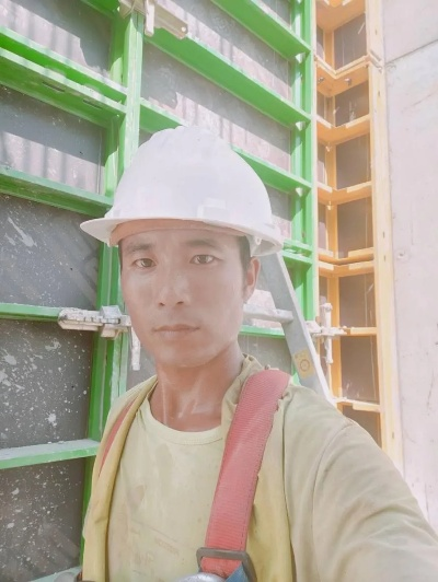 钢管哥:从工地到网络,一位普通工人的逆袭人生 钢管哥:从工地到网络,一位普通工人的逆袭人生