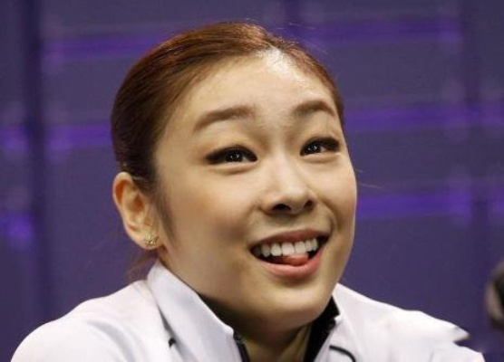 金妍儿整容风波再起:真相背后是自信还是妥协? 金妍儿整容风波再起:真相背后是自信还是妥协?