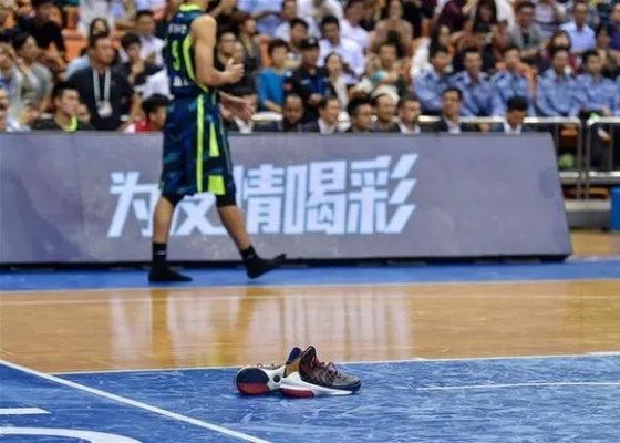 “脚踝终结者”横空出世:新一代篮球爱好者如何用技巧征服球场 “脚踝终结者”横空出世:新一代篮球爱好者如何用技巧征服球场