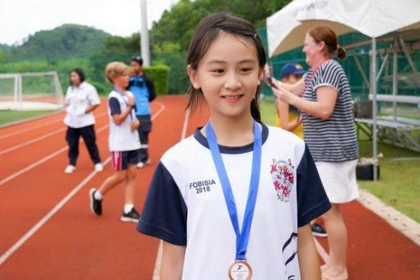田亮女儿跳水惊艳全场!10岁森碟展现惊人天赋 田亮女儿跳水惊艳全场!10岁森碟展现惊人天赋