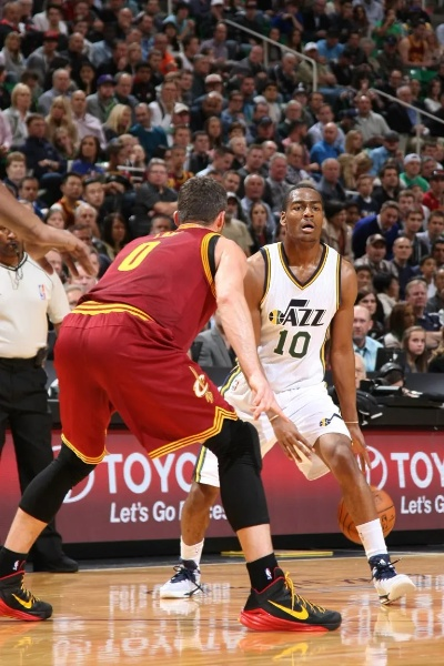 骑士vs爵士:一场充满悬念与激情的NBA对决 骑士vs爵士:一场充满悬念与激情的NBA对决
