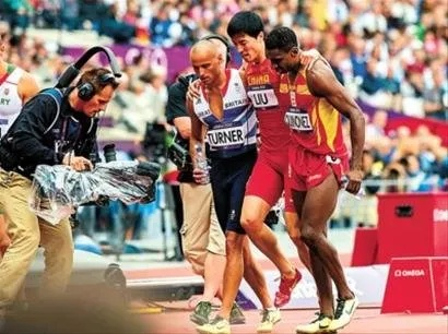 刘翔深情亲吻栏架:那一刻,我仿佛看到了12年的青春与梦想 刘翔深情亲吻栏架:那一刻,我仿佛看到了12年的青春与梦想