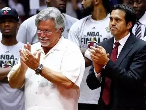 湖人队老板的传奇人生:从商业巨头到NBA王朝的掌舵者 湖人队老板的传奇人生:从商业巨头到NBA王朝的掌舵者