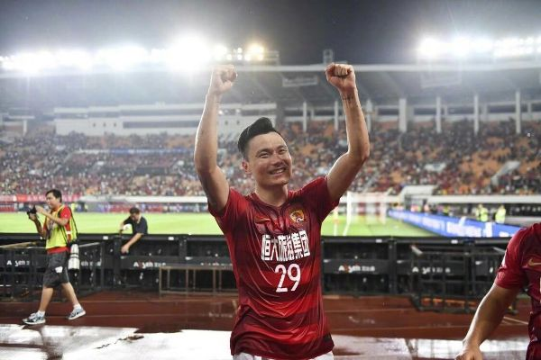 郜林斯曼:中国足球的传奇前锋与他的绿茵传奇 郜林斯曼:中国足球的传奇前锋与他的绿茵传奇
