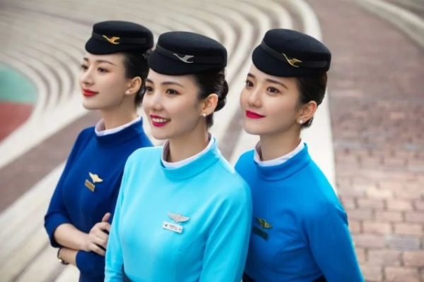 揭秘“空姐控”:为什么年轻人对空姐职业如此着迷? 揭秘“空姐控”:为什么年轻人对空姐职业如此着迷?