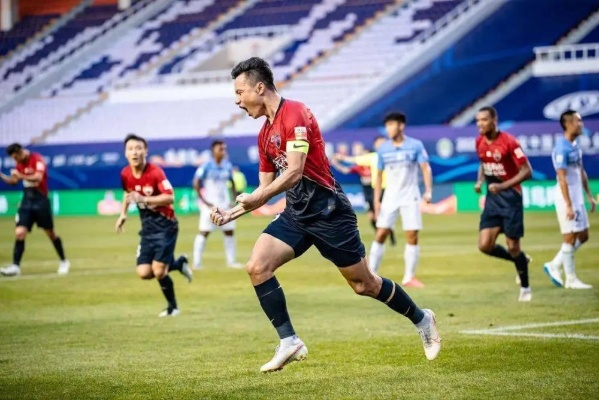 郜林怒扔球鞋砸球迷引争议:职业球员该如何管理情绪? 郜林怒扔球鞋砸球迷引争议:职业球员该如何管理情绪?