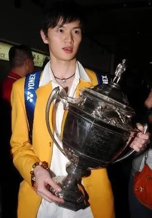 鲍春来退役了吗?这位羽坛传奇的现状令人感慨 鲍春来退役了吗?这位羽坛传奇的现状令人感慨