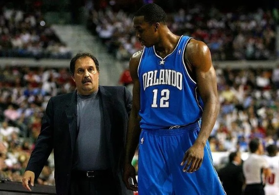 霍华德的身高有多惊人?揭秘NBA巨星的成长故事 霍华德的身高有多惊人?揭秘NBA巨星的成长故事