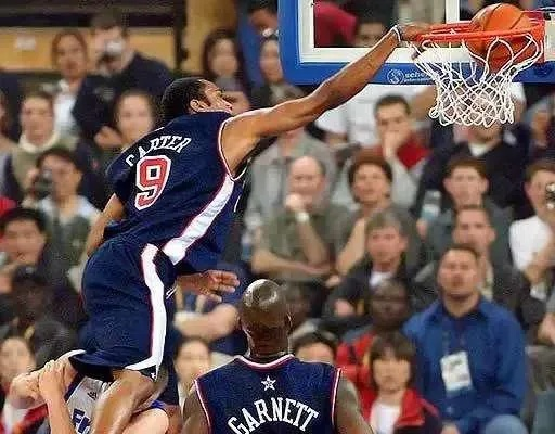 NBA大前锋顶级扣将:暴力美学与空中艺术的完美结合 NBA大前锋顶级扣将:暴力美学与空中艺术的完美结合