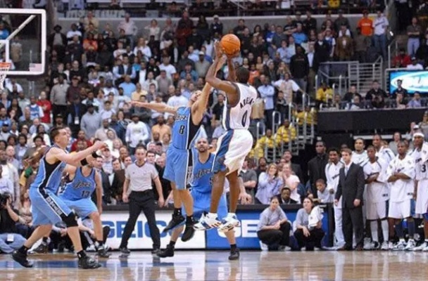 阿里纳斯经典绝杀:NBA历史上最令人窒息的瞬间 阿里纳斯经典绝杀:NBA历史上最令人窒息的瞬间