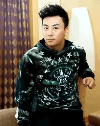 释小龙助理溺水身亡:一场意外背后的悲痛与反思 释小龙助理溺水身亡:一场意外背后的悲痛与反思
