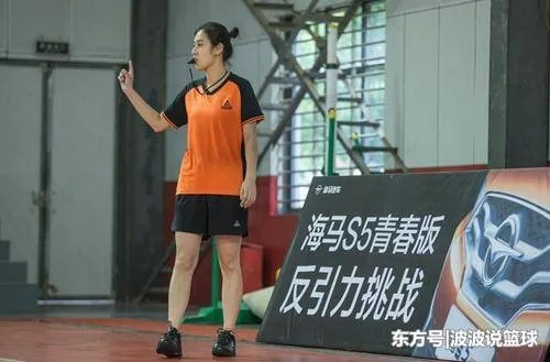 美女裁判惊艳全场:颜值与实力并存的新时代标杆 美女裁判惊艳全场:颜值与实力并存的新时代标杆