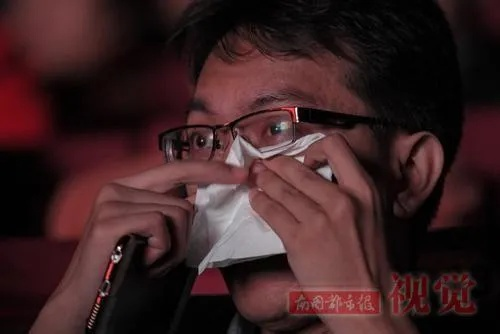 那一刻,我泪流满面——亲历闭幕式直播的震撼与感动 那一刻,我泪流满面——亲历闭幕式直播的震撼与感动