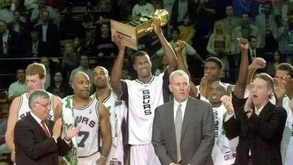 马刺布莱尔:从默默无闻到NBA传奇的励志故事 马刺布莱尔:从默默无闻到NBA传奇的励志故事