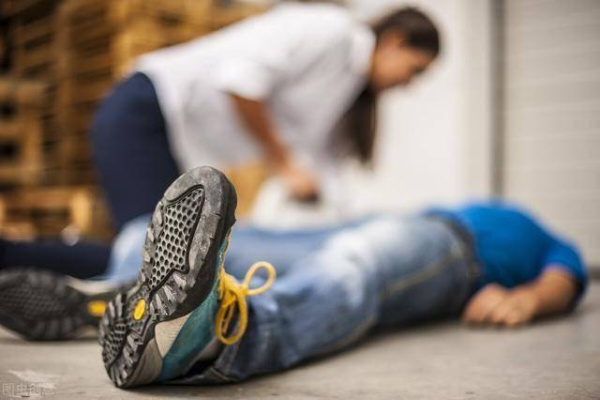 猝死他杀:当代年轻人的健康警钟 猝死他杀:当代年轻人的健康警钟