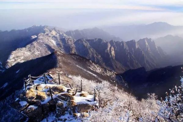 南边是秦岭,东边是华山,西边是太白山,北边是什么山? 南边是秦岭,东边是华山,西边是太白山,北边是什么山?