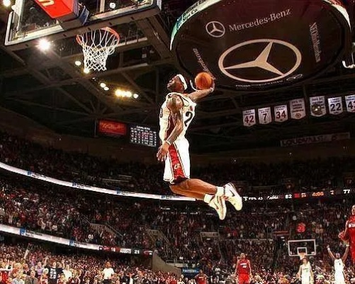 NBA大前锋顶级扣将:暴力美学与空中艺术的完美结合 NBA大前锋顶级扣将:暴力美学与空中艺术的完美结合