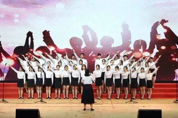 青同时代:青春与时代的交响曲 青同时代:青春与时代的交响曲