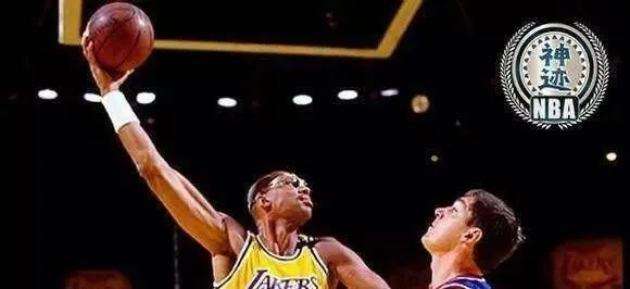 NBA无限接近神的人:那些在篮球场上创造传奇的超级巨星 NBA无限接近神的人:那些在篮球场上创造传奇的超级巨星