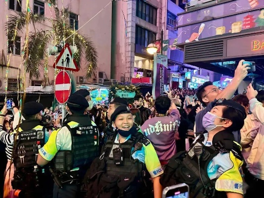 香港现场开码火爆出圈:年轻人为何沉迷这种数字游戏? 香港现场开码火爆出圈:年轻人为何沉迷这种数字游戏?